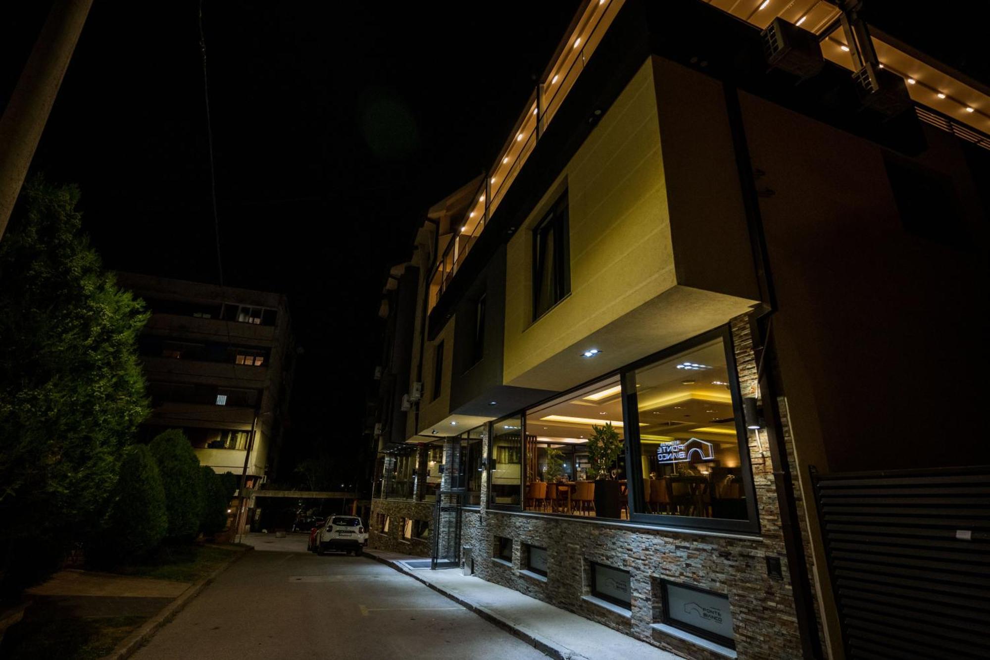 Hotel & Restaurant Ponte Bianco Вране Экстерьер фото
